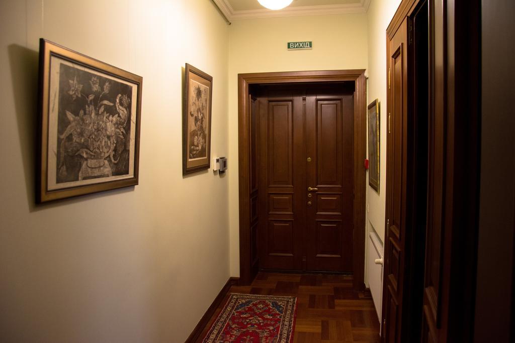 British Club Lviv Hotel Ngoại thất bức ảnh