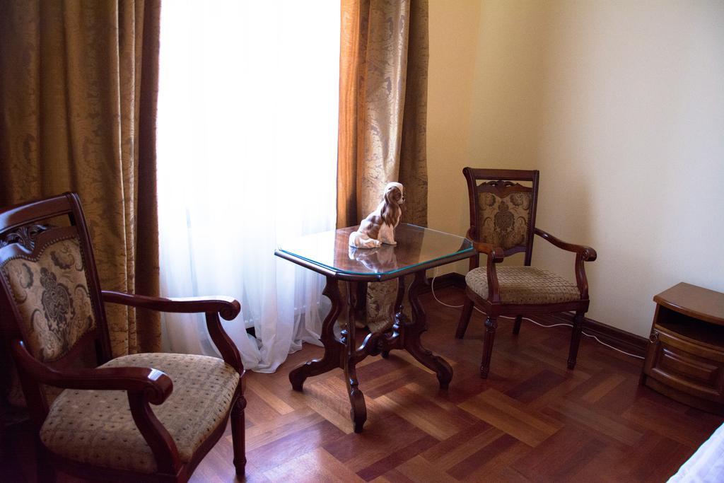British Club Lviv Hotel Ngoại thất bức ảnh