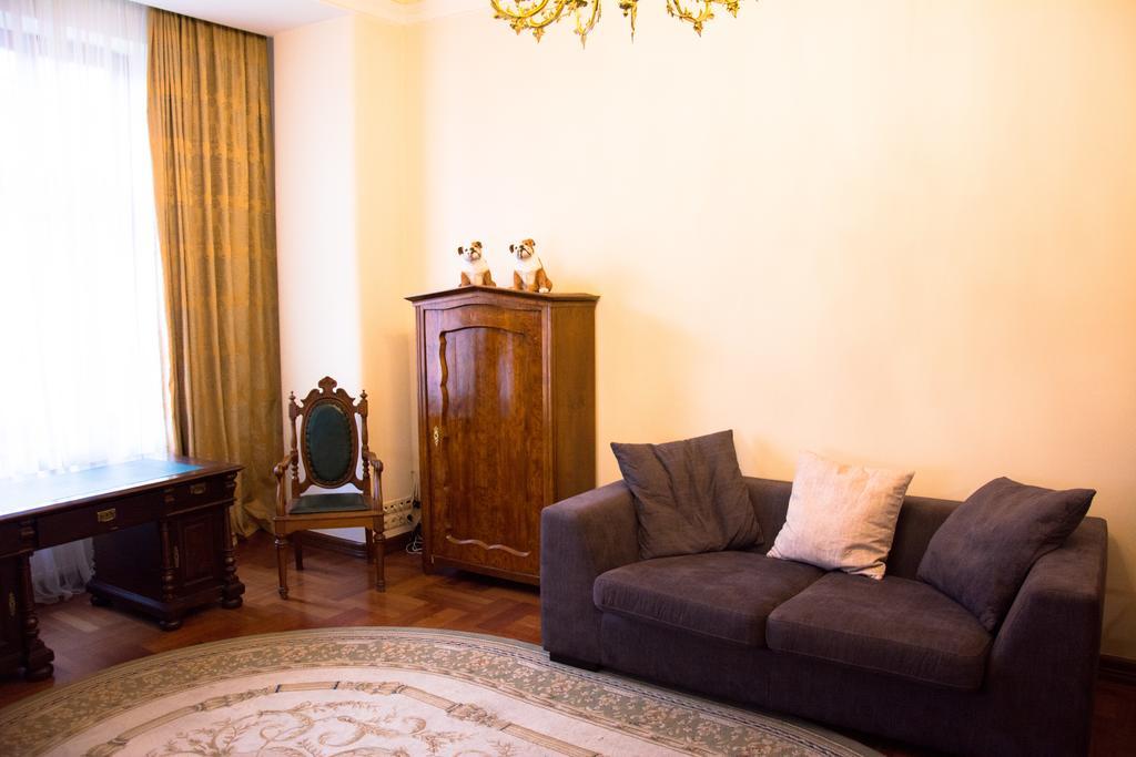 British Club Lviv Hotel Ngoại thất bức ảnh