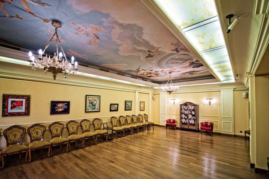 British Club Lviv Hotel Ngoại thất bức ảnh