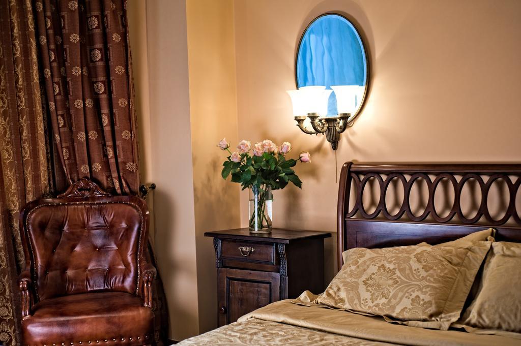 British Club Lviv Hotel Ngoại thất bức ảnh