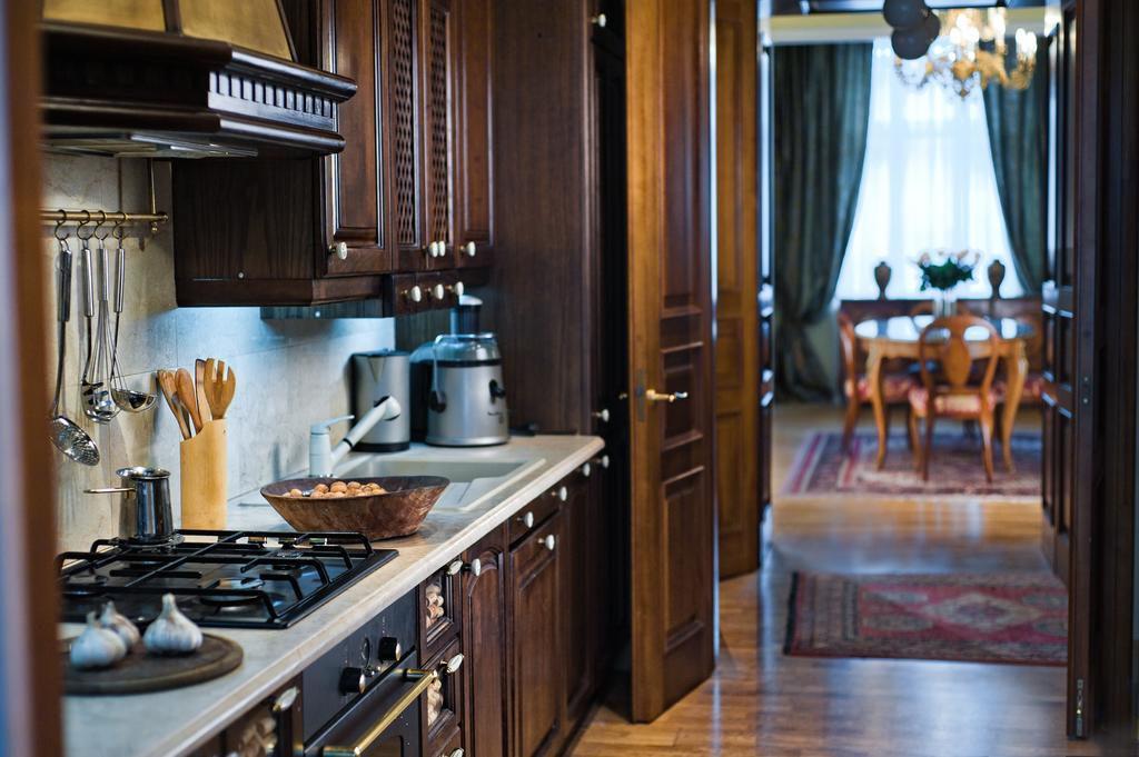 British Club Lviv Hotel Ngoại thất bức ảnh