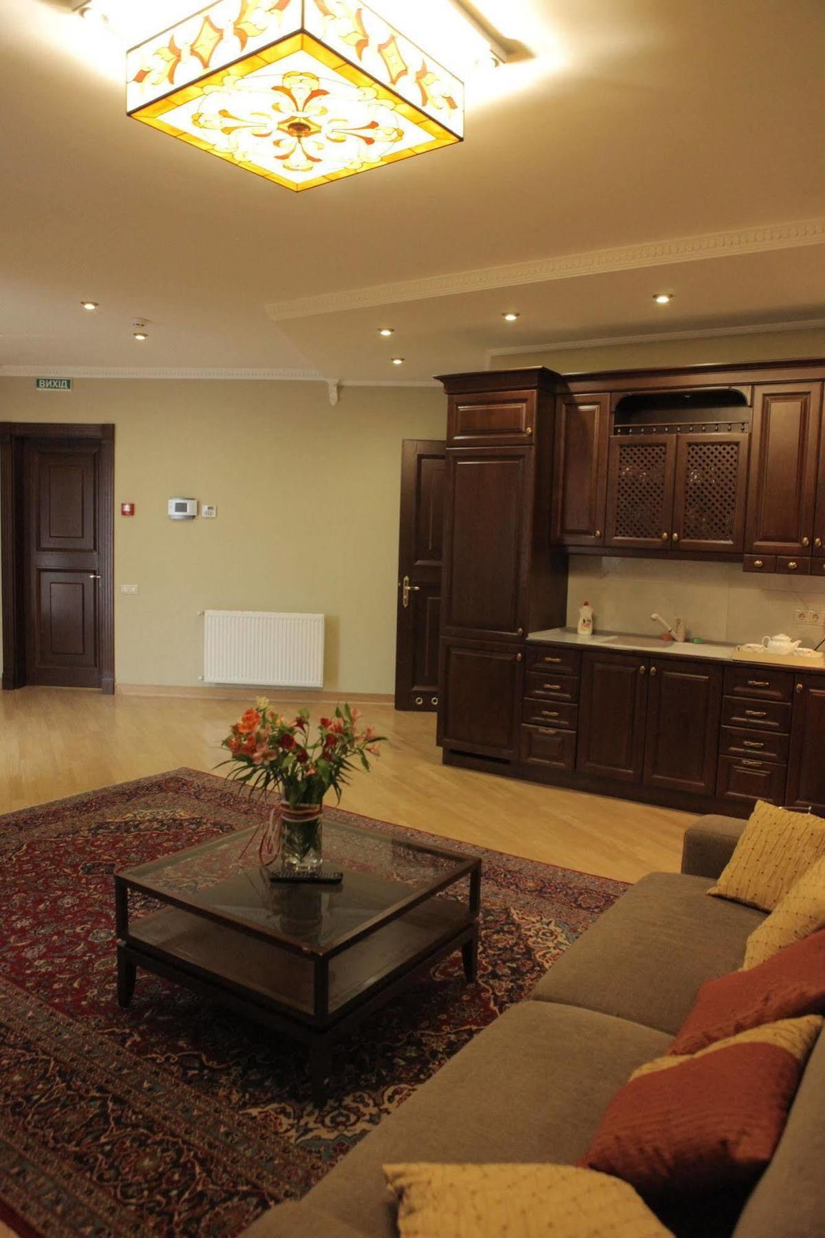 British Club Lviv Hotel Ngoại thất bức ảnh