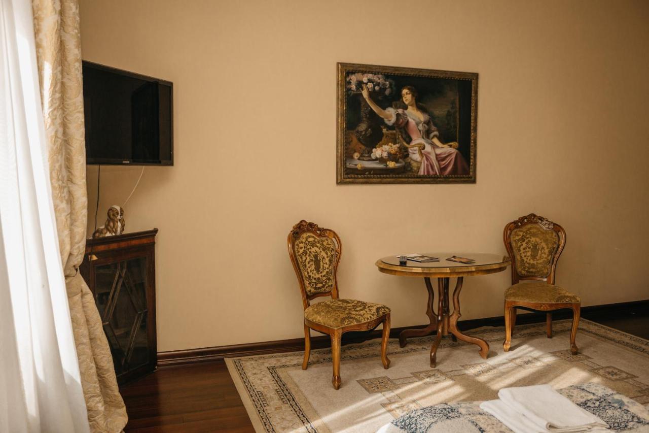 British Club Lviv Hotel Ngoại thất bức ảnh