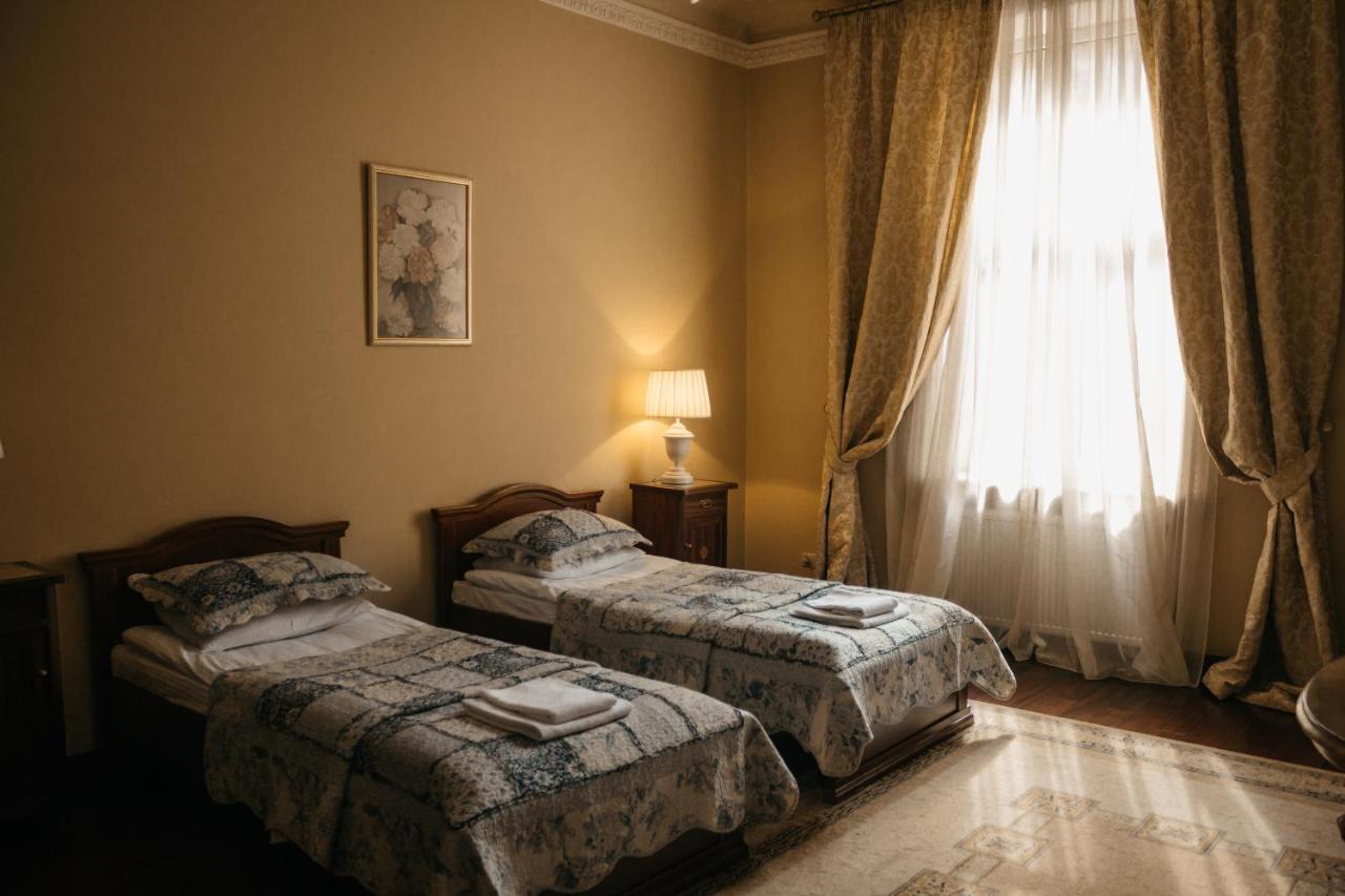 British Club Lviv Hotel Ngoại thất bức ảnh