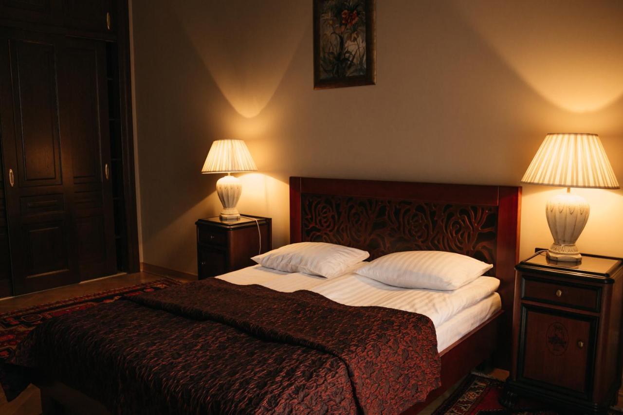 British Club Lviv Hotel Ngoại thất bức ảnh