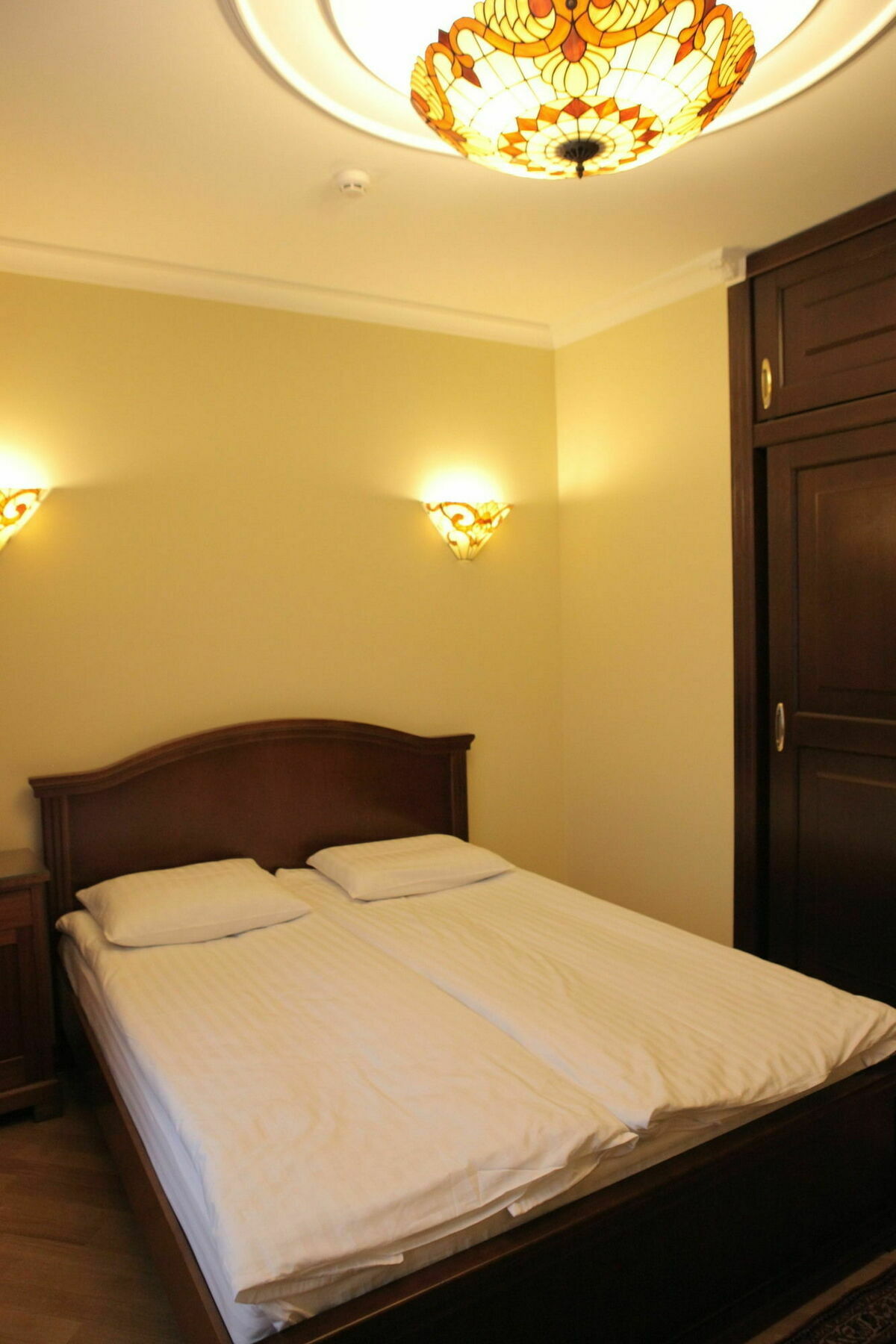 British Club Lviv Hotel Ngoại thất bức ảnh